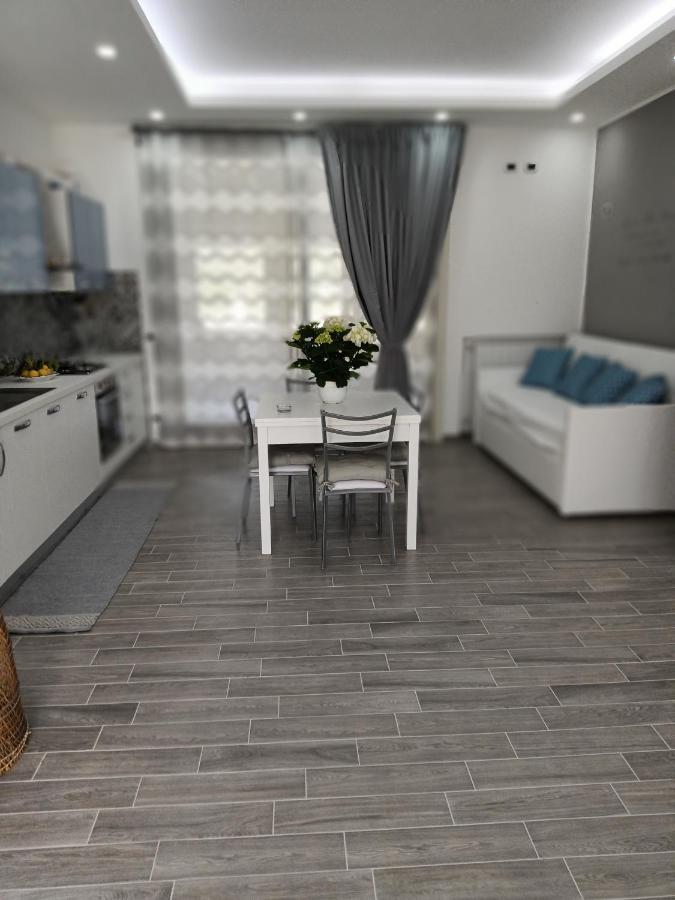 Monolocale Da Andrea Apartment กุสโตนาชี ภายนอก รูปภาพ